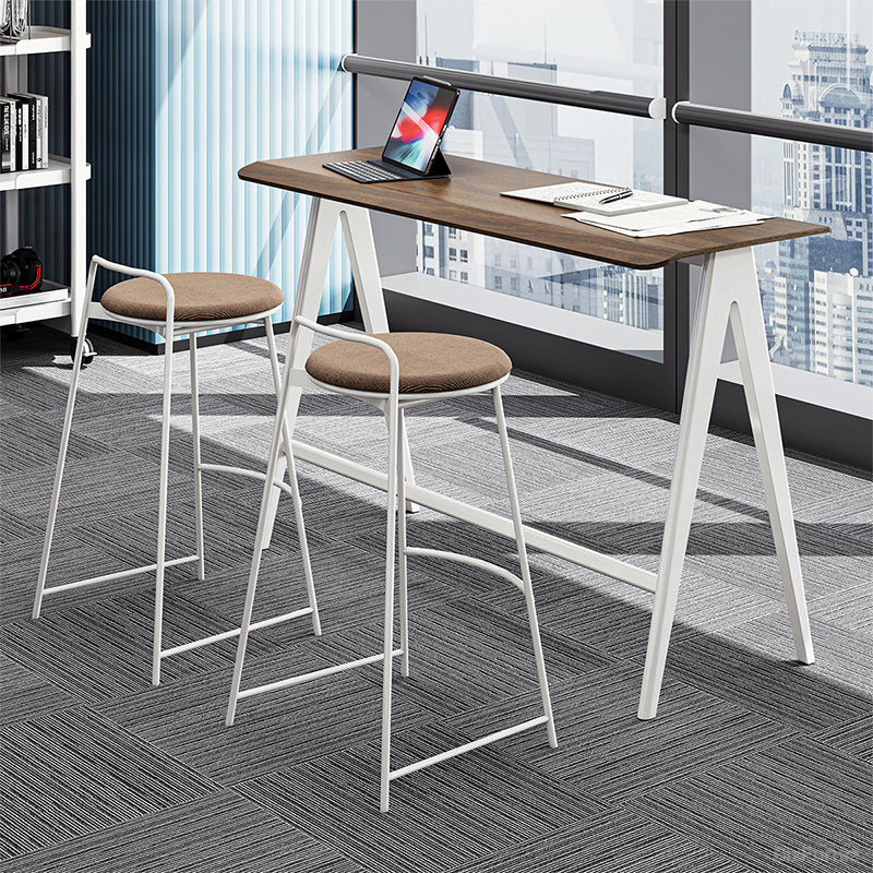 Minimalist Bar Table for Efficient Lunch Meeting & Casual Talk